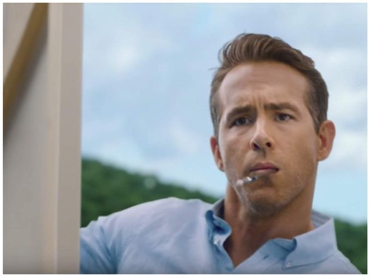 Ryan Reynolds. El actor está casado con una de las mejores amigas famosas de Taylor Swift, Blakey Lively, en el vido clip se le ve a Reynolds personificando a un pintor enfocado en recrear un lienzo de una ardua lucha de pasteles con una bandera del Orgullo.