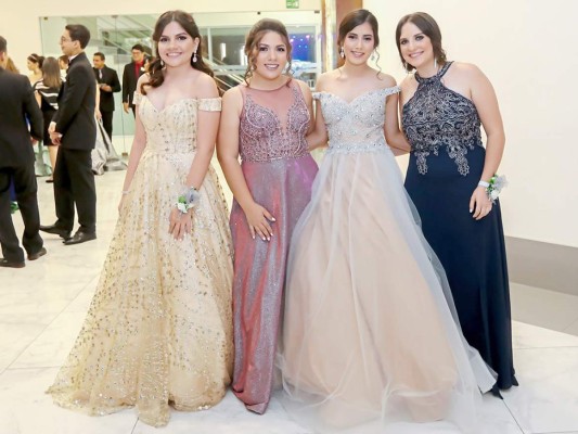 Elegancia y brindis en la fiesta del Instituto Bilingüe Valle de Sula 2019  