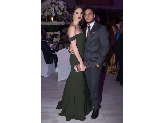 Guillermo Orellana y Giordanna Kafati festejan su boda