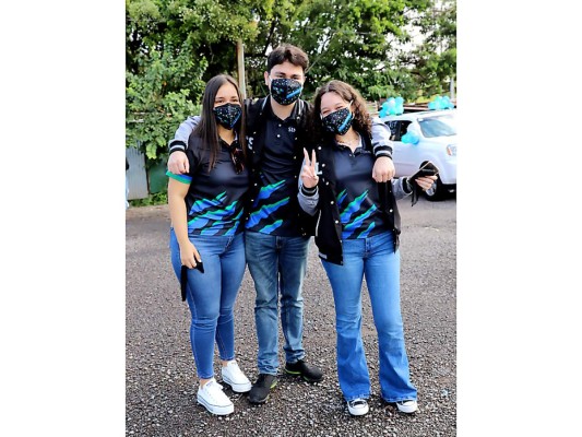 Sofía Fortín, Cesar Bustamante y Michelle Godoy