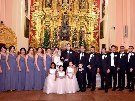 Así fue la boda eclesiástica de Scarleth Sandres y Manuel Cálix