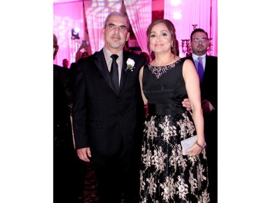 Stephanie Cordón y Fuad Hawit se casan  