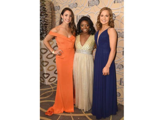 Las gimnastas Aly Raisman y Simone Biles con Madison Kocian
