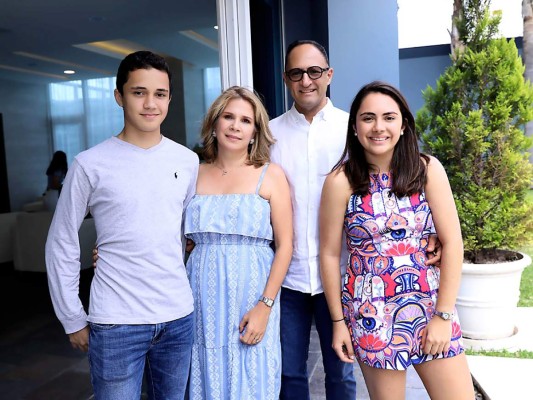 Celebración por el cumpleaños de Sonia Patricia Castillo Casanova