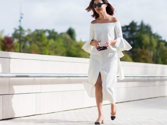 Offthe shoulder dresses, con tu bolso de mano, sandalias o high shoes, en diversos cortes y colores podrán estar presentes para esas interminables fiestas del verano 2017