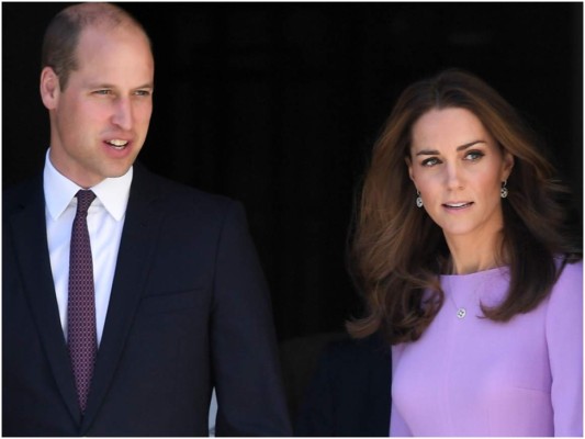 Sin embargo los duques de Cambridge destinaron costó a los contribuyentes de destinaron $5.7 millones en dos años para la remodelación de su apartamento ubicado en el Palacio de Kensington según se reveló en el reporte de la Subvención Soberana en 2014.