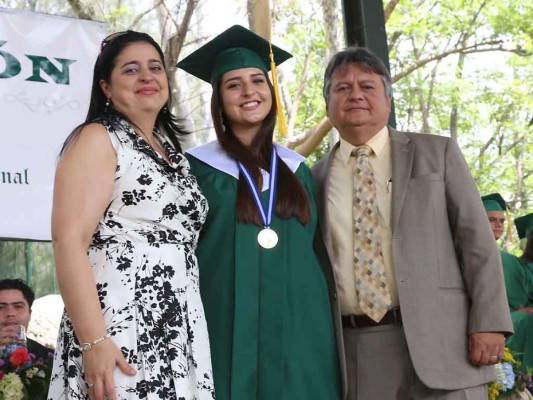 Graduación de la DelCampo International School