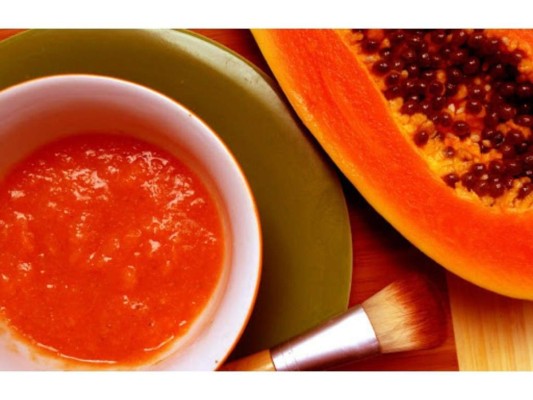 Mascarilla de papaya: La papaya te brindará un brillo, suavidad, fuerza y control de grasa en tu cabello.