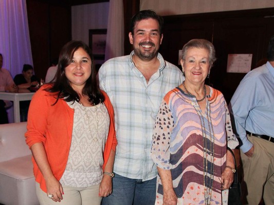 Cóctel de lanzamiento GE y Diagnos