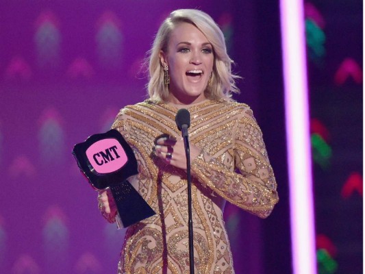 Carrie Underwood deslumbró en el escenario y se llevó dos premios a casa por su sencillo 'Good Girl'.