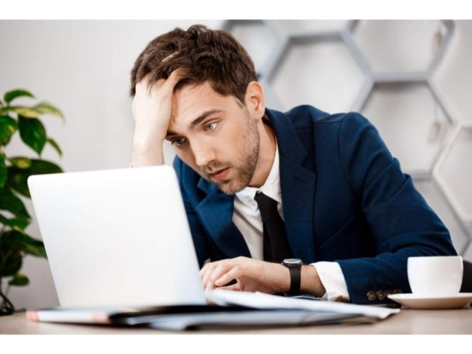 Cómbate la fatiga<br/>Para esos días en los que de verdad ya no puedes con el agotamiento, lo mejor que puedes hacer es comer miel, ya que el azúcar que posee es altamente útil para devolver la vitalidad al organismo.<br/>