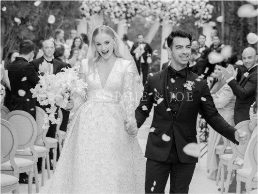 Sophie y Joe Jonas celebran su luna de miel en Las Maldivas