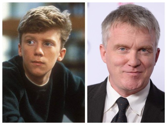 Interpretó a Brian Johnson, al que todos recordamos como el cerebro y quien acuña el nombre al grupo. Hall también apareció en Sixteen Candles junto con Molly Ringwald; después en películas como Weird Science y en el famoso show Saturday Night Live, convirtiéndose en uno de los actores más jóvenes en ser parte del elenco.