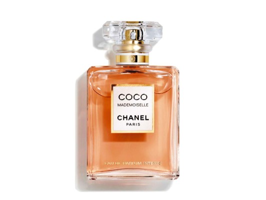 La esencia de una mujer libre y cautivadora. Un oriental ama-derado y ambarino de carácter intenso, sensual, profundo y adictivo by Chanel