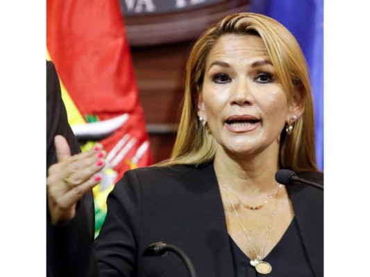 Jeanine Áñez Chávez. Fue la segunda mujer en asumir el cargo de presidenta en Bolivia. El mandato lo desarrolló con carácter interino del 12 de noviembre de 2019 hasta el 8 de noviembre de 2020, luego de que se desarrollara una crisis política.