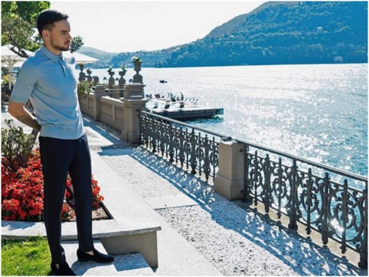 Liam Payne el cantante reflexionó sobre la impresionante vista durante sus vacaciones en la pintoresca región de Lombardía, el británico salió de paseo en bote y no perdió la oportunidad de darse un refrescante chapuzón en el famoso lago.