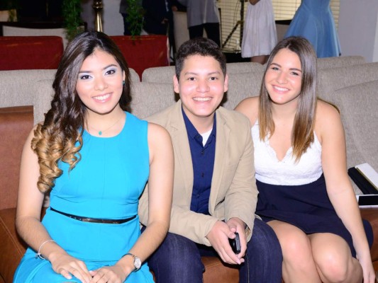 Alegre desayuno de los seniors del Instituto Valle de Sula