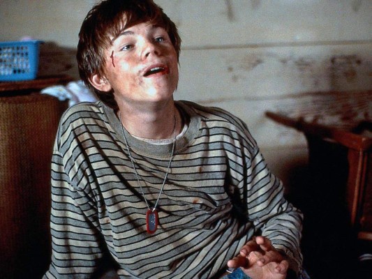 Arnie Grape, A quién ama Gilbert Grape (1993) Sin Arnie, Leonardo no sería quién es hoy. Su aclamada actuación le ganó su primera nominación al Oscar como Actor Secundario, estatuilla que le fue concedida a Tommy Lee Jones. Un joven DiCaprio interpreta a un chico con discapacidad mental que vive junto a su madre obesa y sus hermanos.