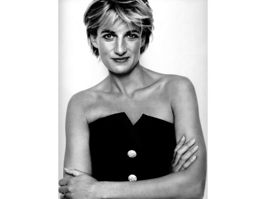 El negro fue uno de los colores favoritos de Diana para los eventos de gala
