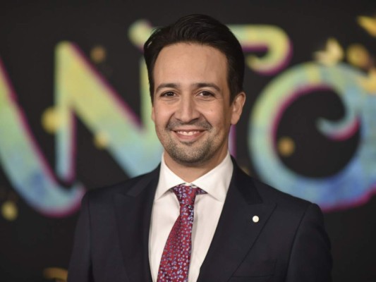 Lin-Manuel Miranda afirmó que 'La Familia Madrigal', la canción inicial de la película, está inspirada en “Bonjour” de la película La Bella y la Bestia. Ambas hacen una breve descripción del lugar donde se desarrollará la trama y sobre el papel que jugarán muchos de los personajes.