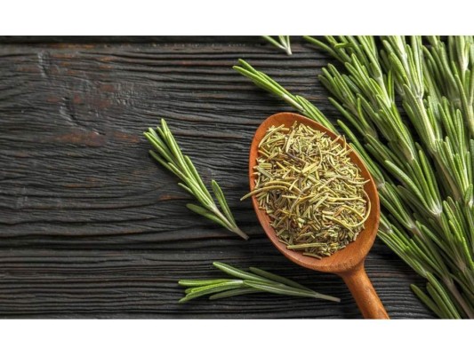 Romero<br/>Sirve como antioxidante y evita la oxidación de los ingredientes. Es efectivo para retener el color y el sabor.<br/>