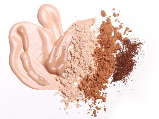 El maquillaje<br/>Tiempo de expiración<br/>El maquillaje tiene fecha de vencimiento, es importante respetarla para evitar posibles reacciones cutáneas adversas. Por lo general las bases tienen una duración de 12 a 18 meses; el rubor de 2 a 3 años; máscara 6 meses; delineador labial de 6 meses a un año; y lipstick de 2 a 3 años