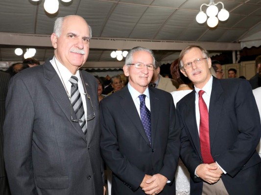 Recepción para despedir al embajador James Nealon