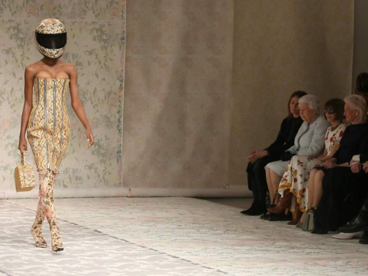 La Reina Isabel y Anna Wintour juntas en el London Fashion Week