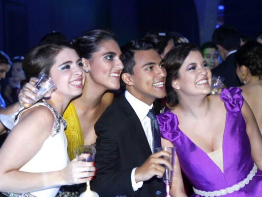 Glamorosa gala de la Escuela Internacional Sampedrana