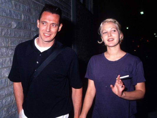 Drew Barrymore y Jeremy Thomas<br/>Pudo no haber tenido cincuenta citas, pero Drew se casó con un barista de Los Ángeles sólo seis semanas después de conocerlo. Firmó los papeles de divorcio 32 días luego.