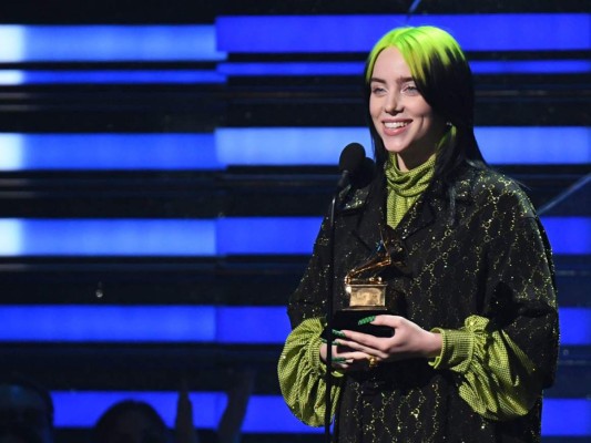 Billie Eilish<br/>El debut de Billie Eilish junto con su hermano en el piano, dejando un gran interpretación de su tema When the party’s over, demostrando su gran talento en los escenarios.<br/>
