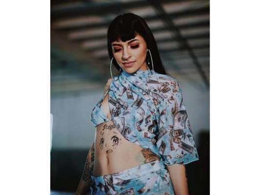 5. Cazzu: después que comenzó su carrera musical con la cumbia y el rock, la cantante dio un giro en su trayectoria con canciones más urbanas. Lanzando canciones sobre el empoderamiento femenino. “Bounce” una de las canciones que ha cautivado las redes sociales es uno de sus mayores éxitos.