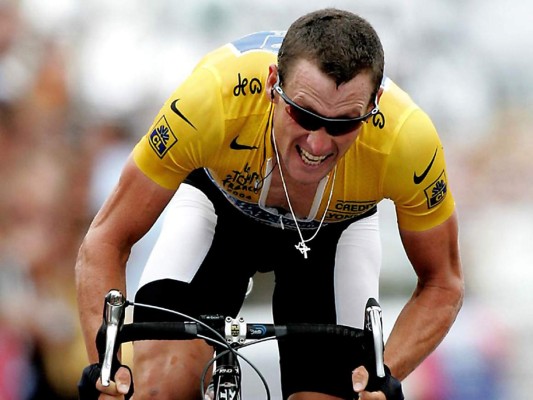 Lance Armstrong. Tratado por cáncer de testículo en 1996, el perseverante y aguerrido ciclista de Texas se recuperó para ganar el Tour de Francia siete veces, títulos que le revocaron en 2012 debido a delitos de dopaje. Su Fundación Livestrong, sin embargo, se mantiene fuerte y desde 1997 ha recaudado más de $ 500 millones para inspirar y empoderar a las personas y familias afectadas por el cáncer.