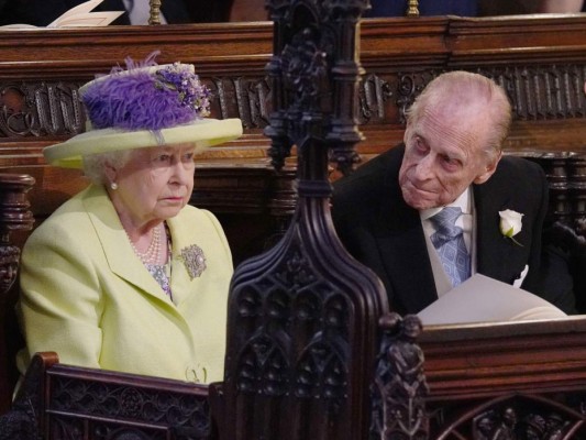 8. Fe y solidaridad. La reina lleva el título oficial de Defensora de la Fe en el Reino Unido y se considera que es una cristiana comprometida, la creencia religiosa está vinculada a una vida longeva, aunque no se sabe a ciencia cierta cuál es la conexión; podría tratarse del apoyo de la comunidad o de que nos hace sentirnos más optimistas.