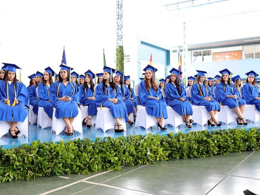 Graduación de la clase 2019 de Macris School