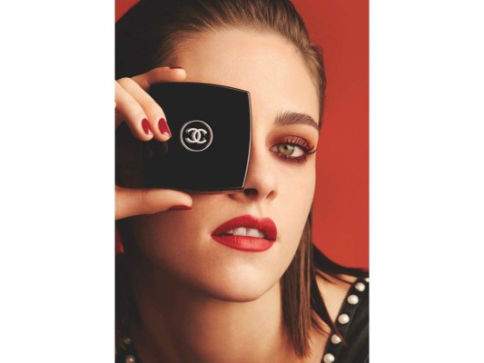 La estrella de la colección Le Rouge No.1 Fall 2016 Collection de Chanel es sin duda un labial rojo que despertará pasiones.