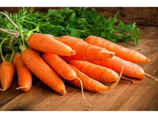 Vitamina A ayuda al buen funcionamiento del corazón. Está presente en zanahoria, brócoli, batata, col y espinacas, melón, albaricoque y mango.