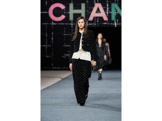 Confirmada la temporada del tweed en la pasarela de Chanel Otoño/invierno 2022