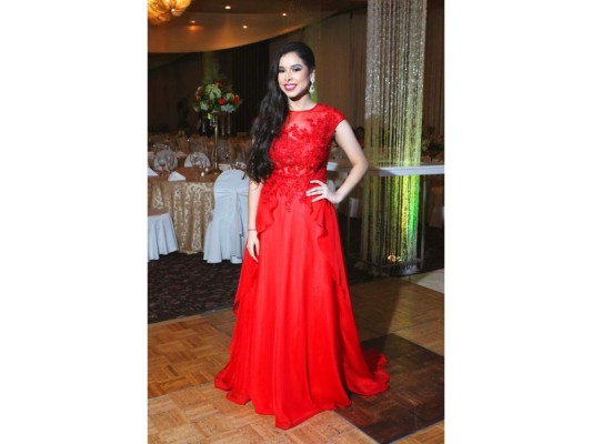 Elegancia en prom de la Escuela Seran