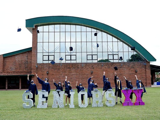 Graduación de los Seniors 2020 de la Escuela Seran