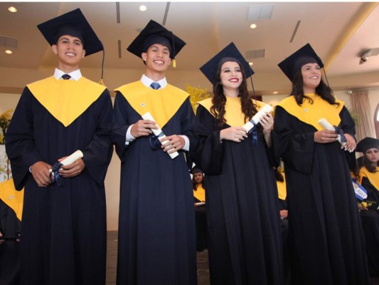 Entrega de títulos La Estancia School