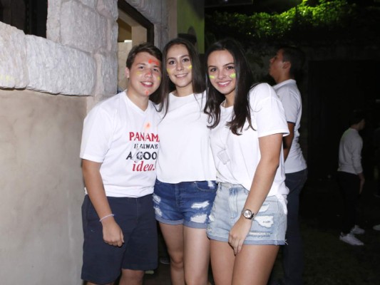 Neon party en residencia Andonie