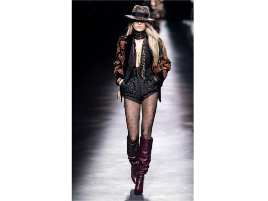 El impresionante desfile de Saint Laurent en Paris Fashion Week 2019