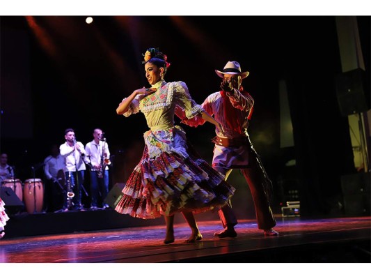 El Ballet Folklórico de Antioquia se hizo presente en el Manuel Bonilla