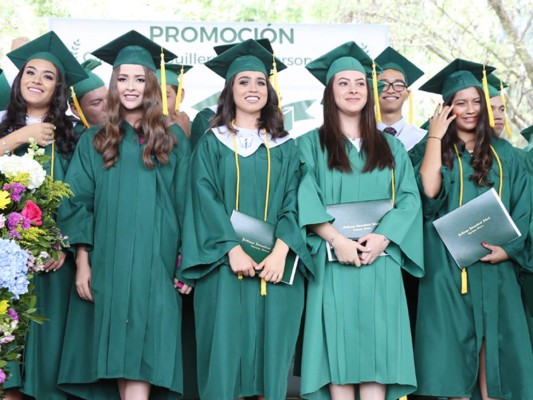 Carla Arévalo, Leslie Salgado, Rocio Pavon,Raquel Robles y Victoria Ávila