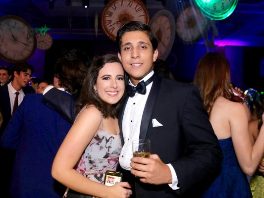 Glamour en la gala de la Escuela Internacional Sampedrana