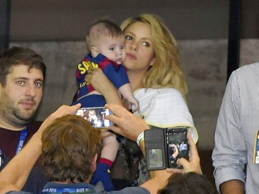 Hijo de Shakira ya juega con el balón