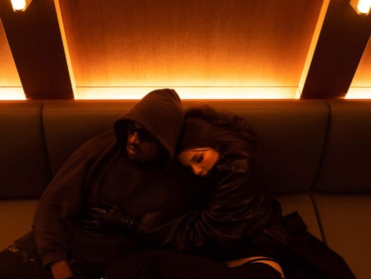 Kanye West y Julia Fox confirman relación con ardientes fotografías