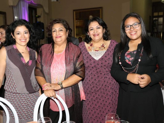 Cena rosa en Casa Presidencial