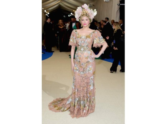Haley Bennett en Dolce & Gabbana
